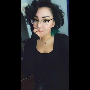 Meet your Posher, Cassandra